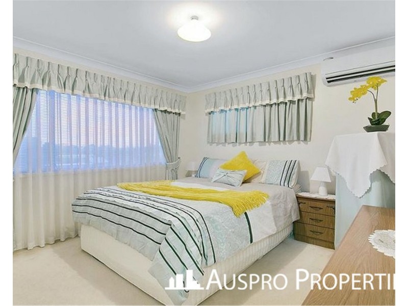 398 Warrigal Rd, Eight Mile Plains QLD 4113