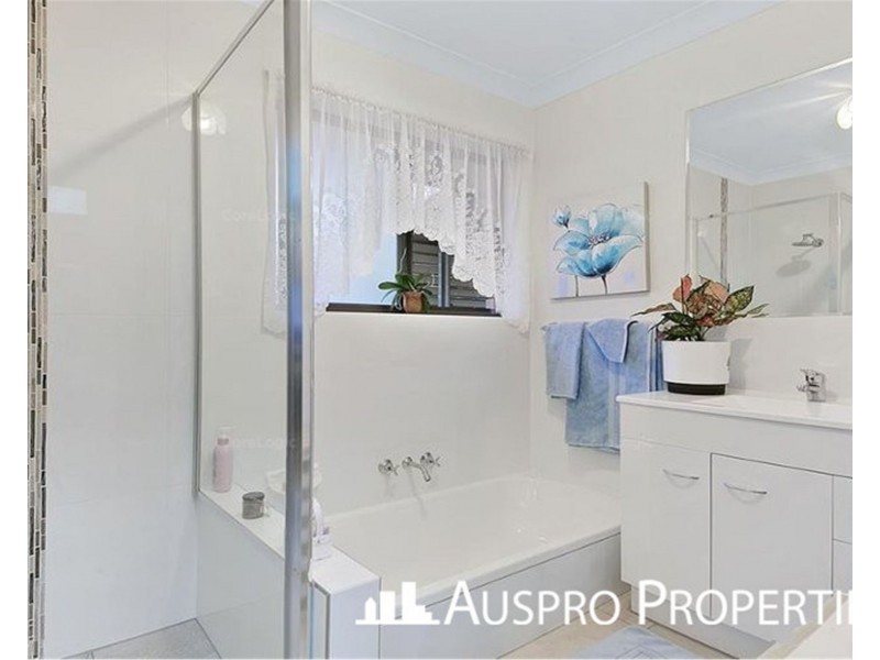 398 Warrigal Rd, Eight Mile Plains QLD 4113