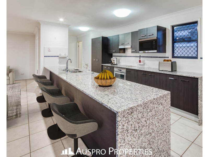 11 Watheroo Place, Parkinson QLD 4115