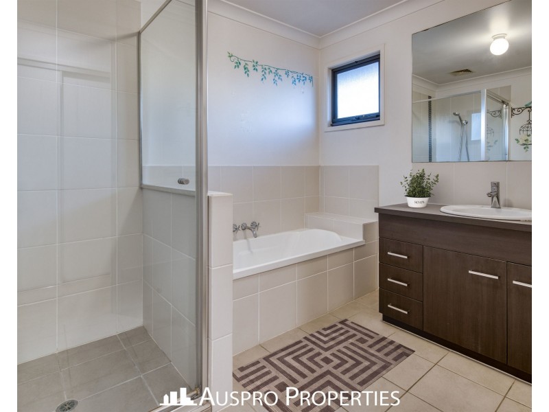 11 Watheroo Place, Parkinson QLD 4115