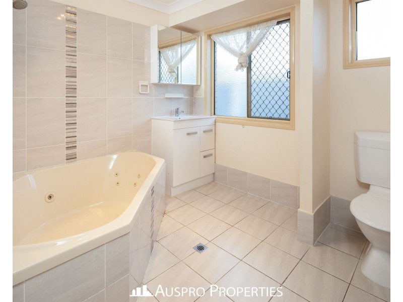 110 Lamberth Road, Regents Park QLD 4118