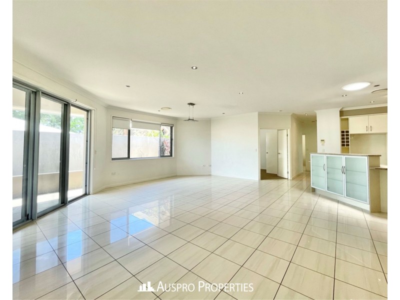 11 Penson St, Stretton QLD 4116