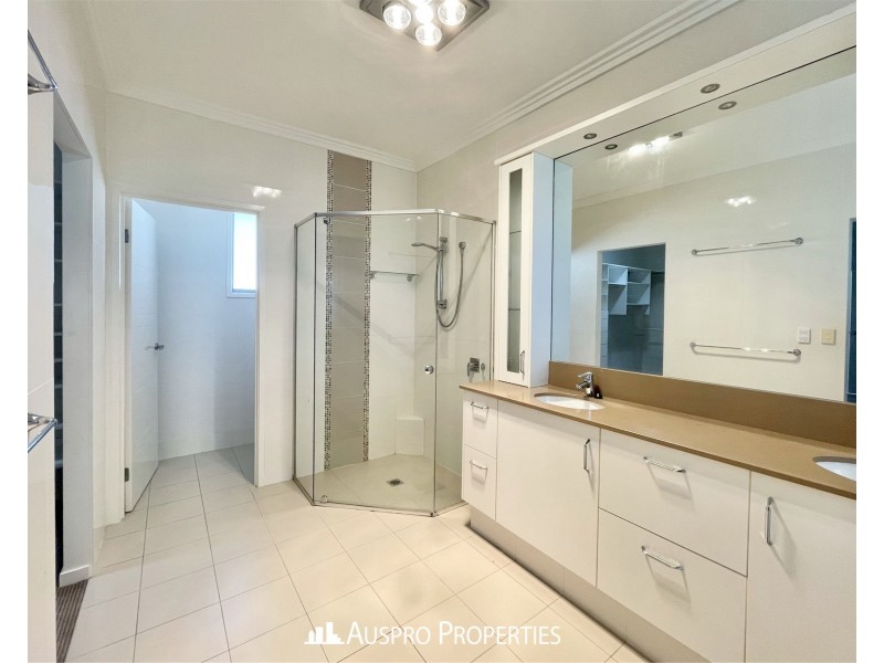 11 Penson St, Stretton QLD 4116