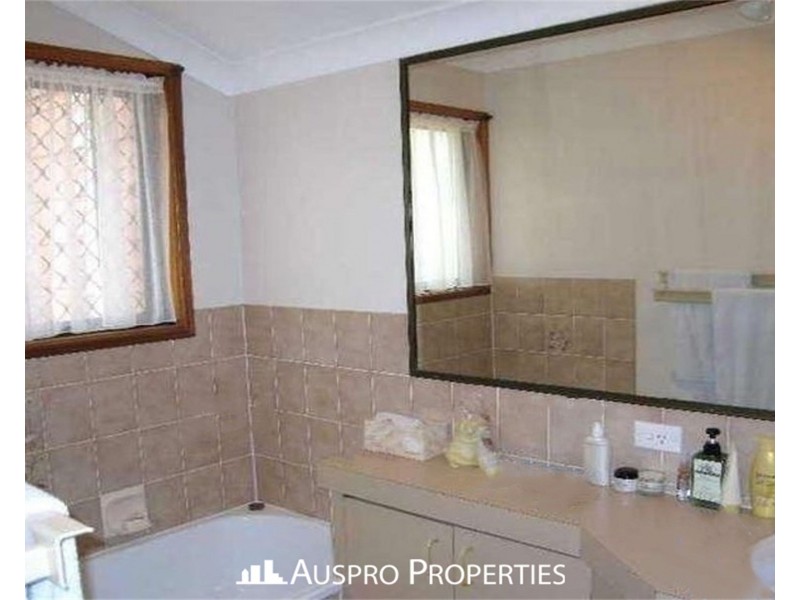 17 Kurru Street, Eight Mile Plains QLD 4113