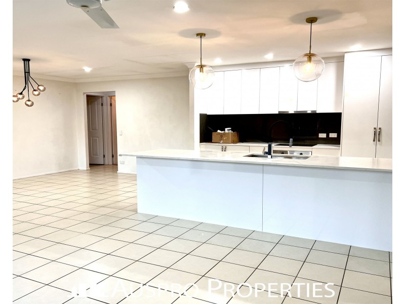 14 Mapelton Cct, Parkinson QLD 4115