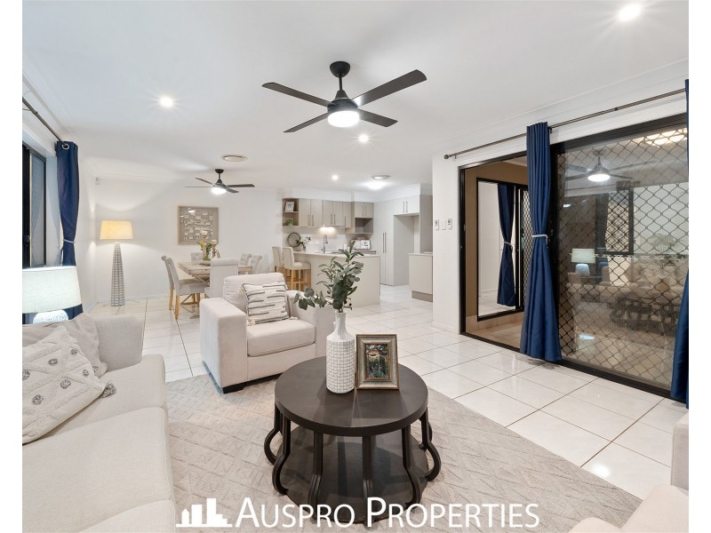 13 Girraween Cr, Parkinson QLD 4115
