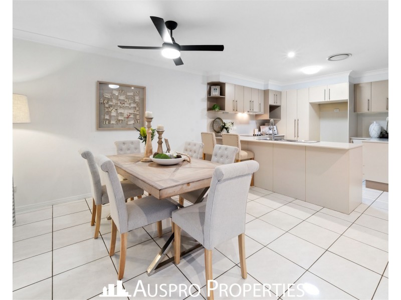13 Girraween Cr, Parkinson QLD 4115