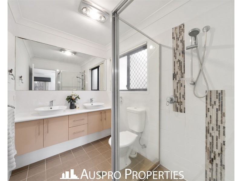 13 Girraween Cr, Parkinson QLD 4115