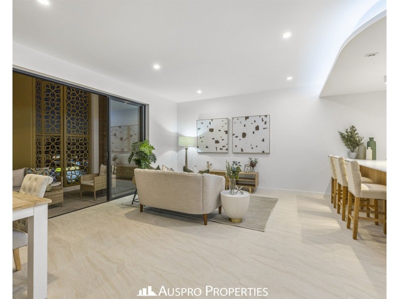 577 Warrigal Road, Eight Mile Plains QLD 4113