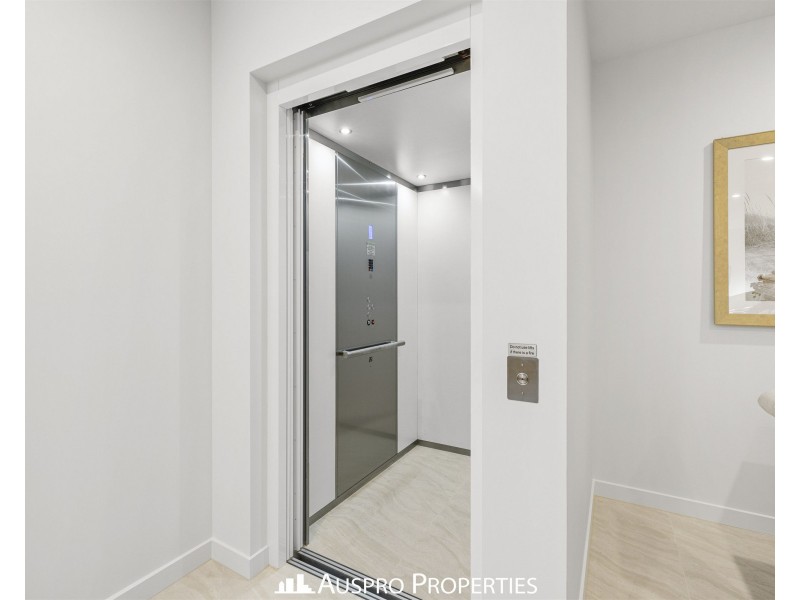 577 Warrigal Road, Eight Mile Plains QLD 4113