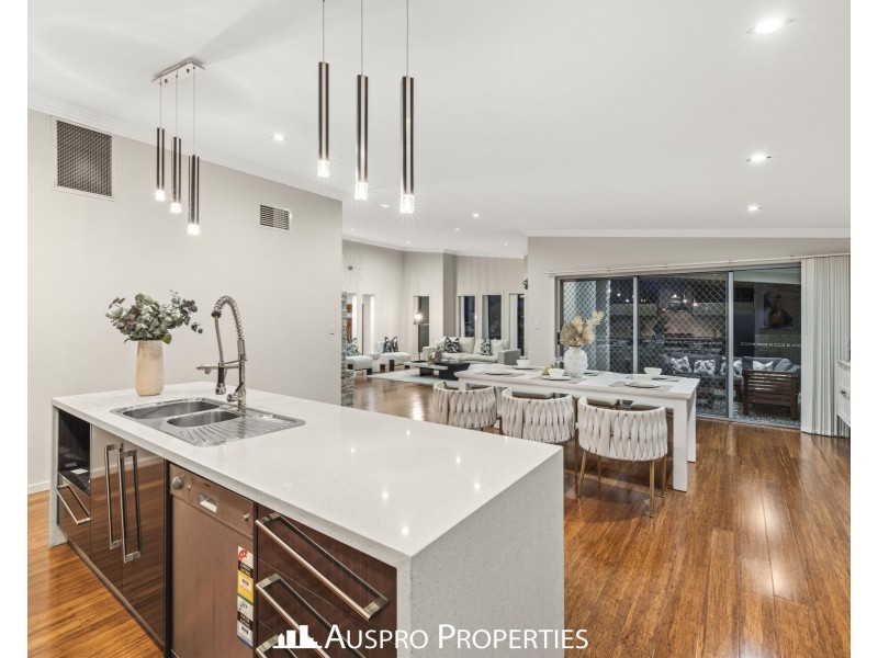 27 Maryland Drive, Regents Park QLD 4118