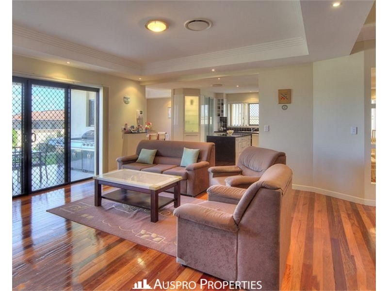 8 Larapinta Circuit, Parkinson QLD 4115