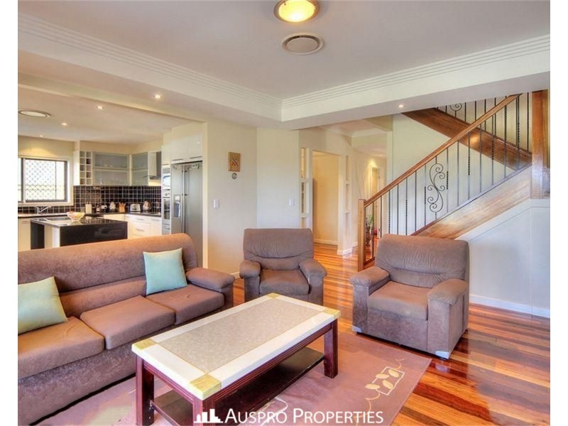 8 Larapinta Circuit, Parkinson QLD 4115