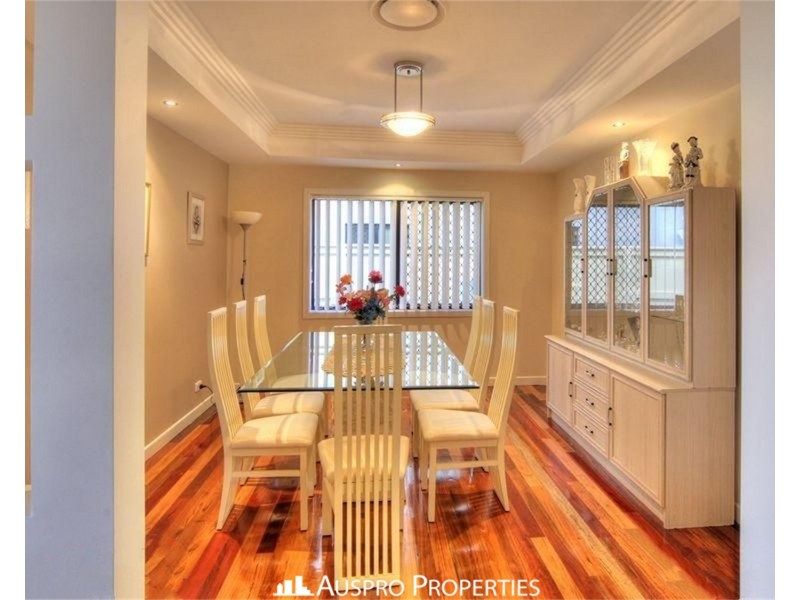 8 Larapinta Circuit, Parkinson QLD 4115