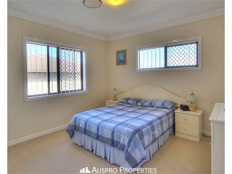 8 Larapinta Circuit, Parkinson QLD 4115