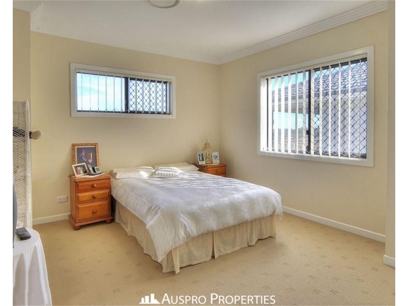 8 Larapinta Circuit, Parkinson QLD 4115