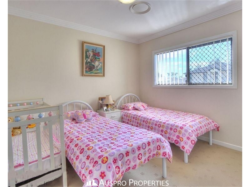 8 Larapinta Circuit, Parkinson QLD 4115