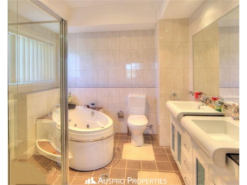 8 Larapinta Circuit, Parkinson QLD 4115