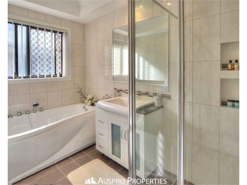 8 Larapinta Circuit, Parkinson QLD 4115