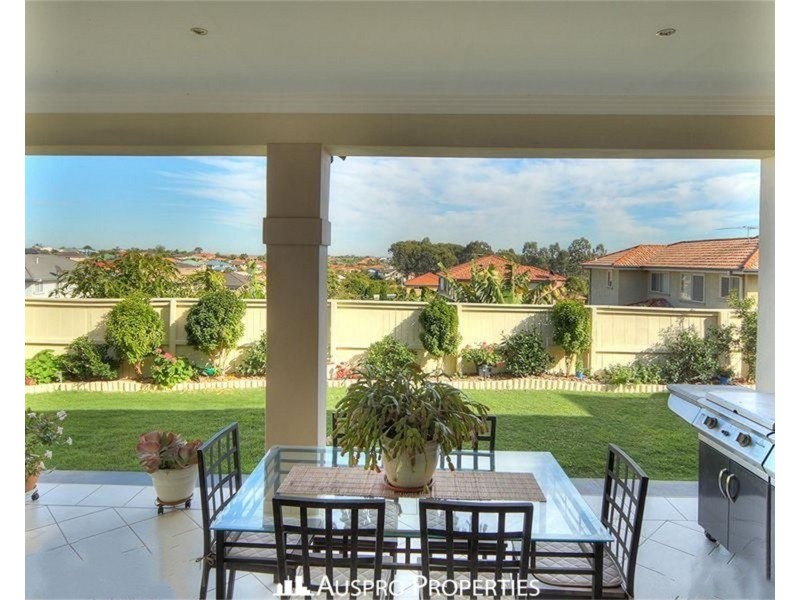 8 Larapinta Circuit, Parkinson QLD 4115