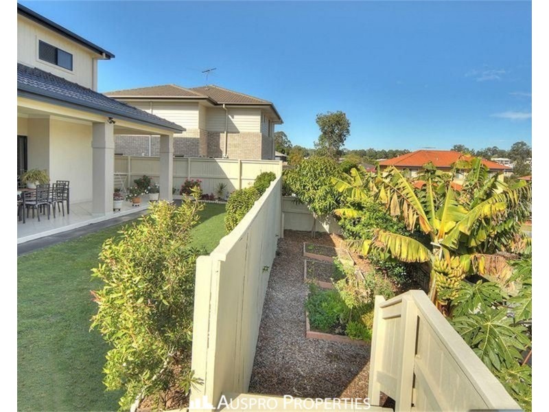 8 Larapinta Circuit, Parkinson QLD 4115