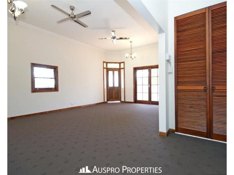 61 Deshon Street, Woolloongabba QLD 4102