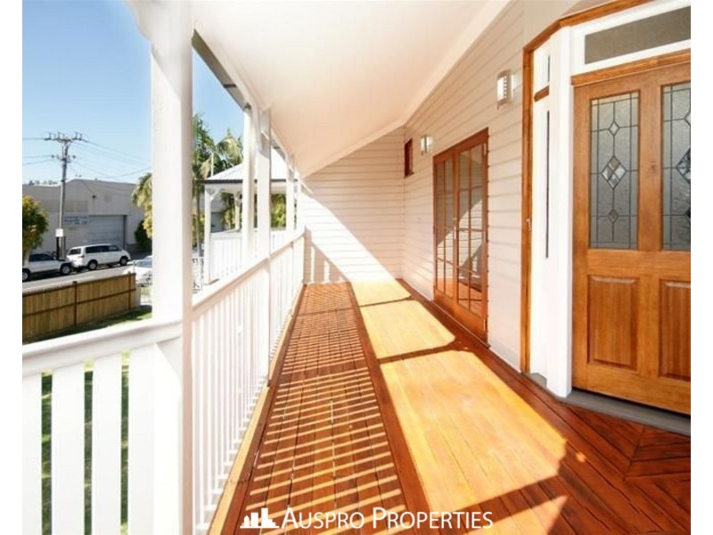 61 Deshon Street, Woolloongabba QLD 4102