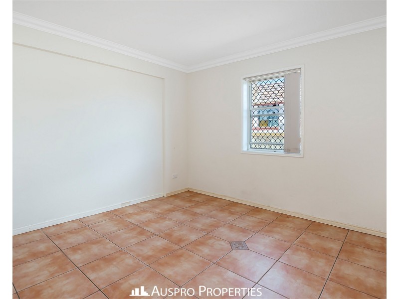 28 Nevern Street, Macgregor QLD 4109