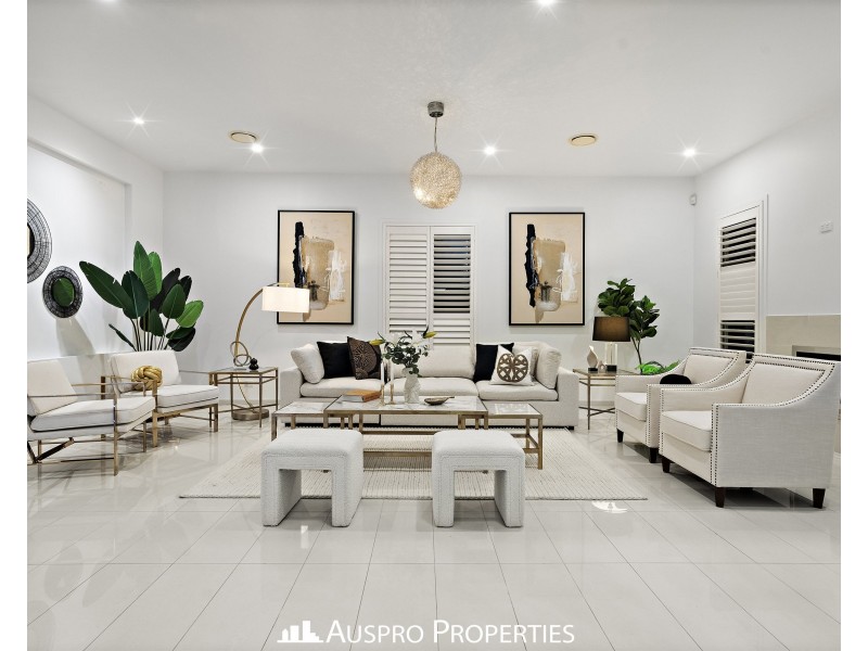 176 The Parkway, Stretton QLD 4116