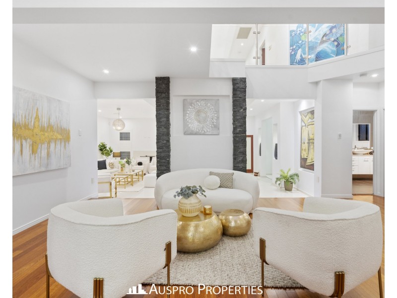 176 The Parkway, Stretton QLD 4116