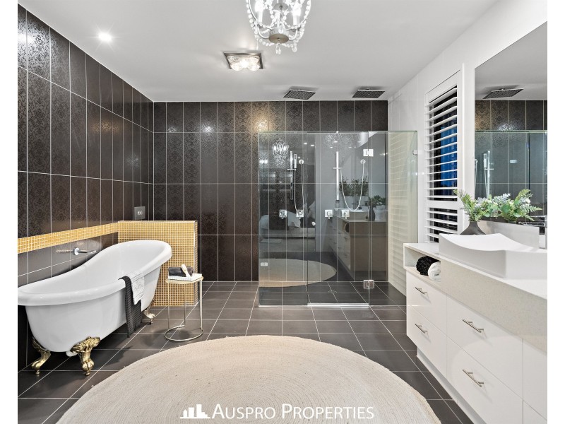 176 The Parkway, Stretton QLD 4116