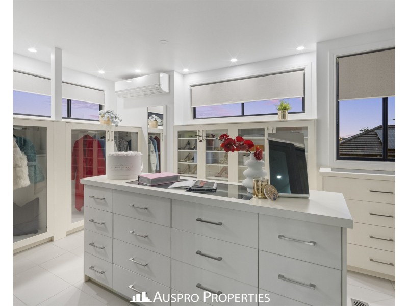 176 The Parkway, Stretton QLD 4116