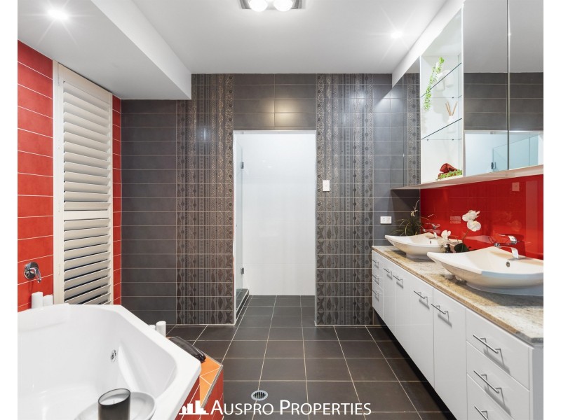 176 The Parkway, Stretton QLD 4116