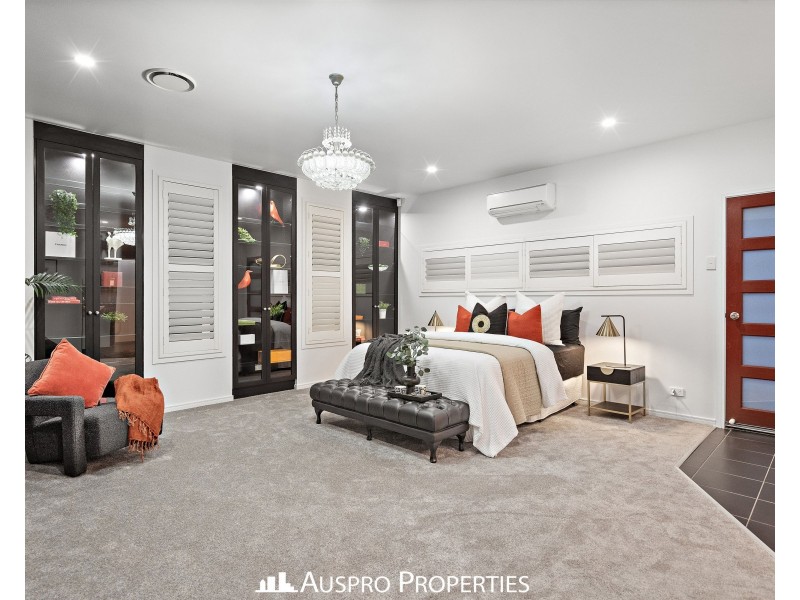 176 The Parkway, Stretton QLD 4116