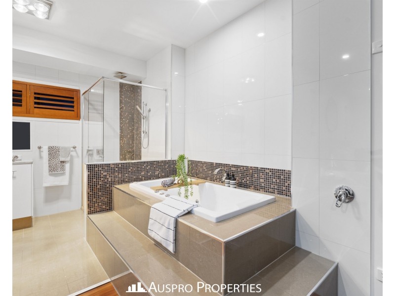 176 The Parkway, Stretton QLD 4116