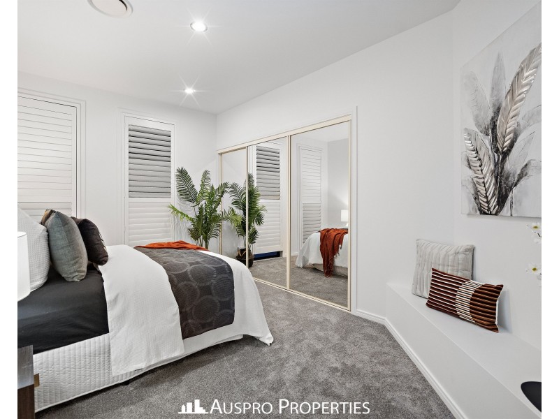 176 The Parkway, Stretton QLD 4116