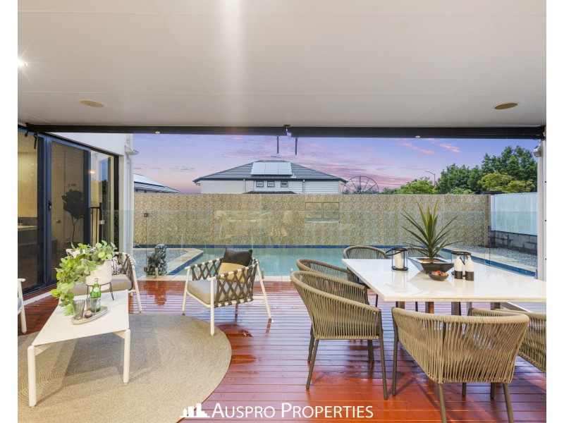 176 The Parkway, Stretton QLD 4116