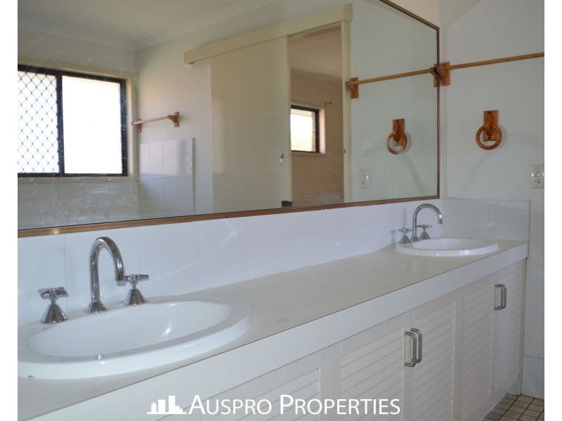 329 Gowan Road, Sunnybank Hills QLD 4109