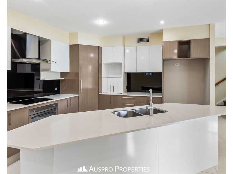 24 Saint Tropez Place, Forest Lake QLD 4078