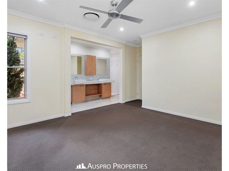 24 Saint Tropez Place, Forest Lake QLD 4078