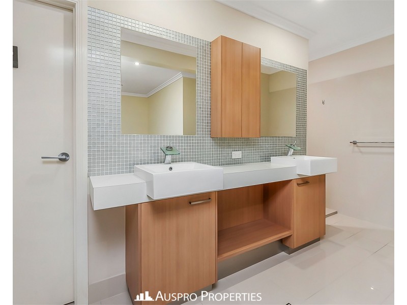 24 Saint Tropez Place, Forest Lake QLD 4078