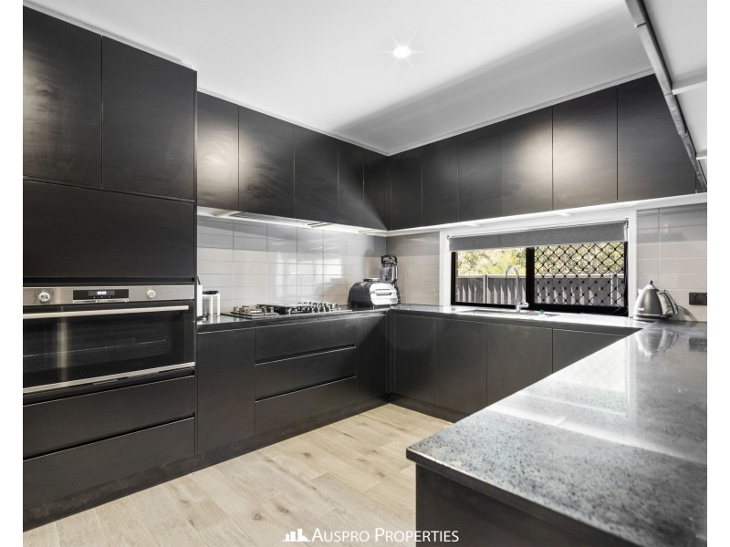 15 Lakeshore Crescent, Willawong QLD 4110