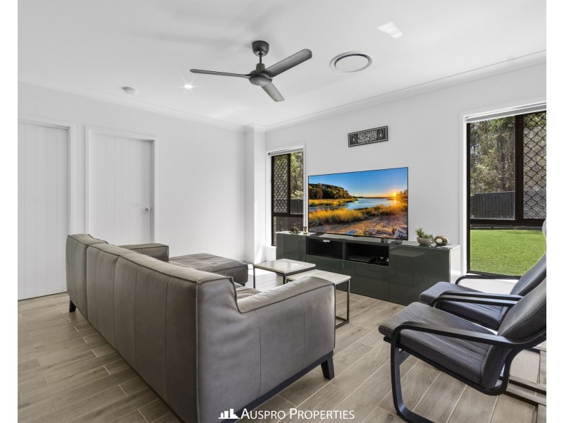 15 Lakeshore Crescent, Willawong QLD 4110