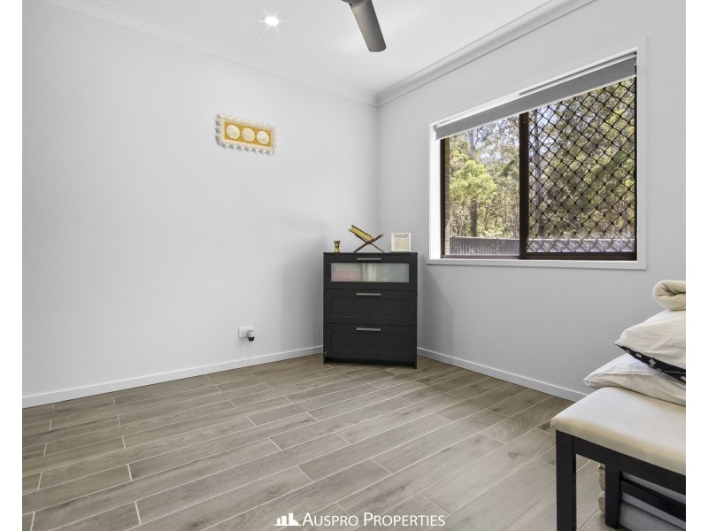 15 Lakeshore Crescent, Willawong QLD 4110