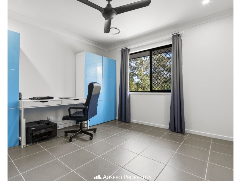 15 Lakeshore Crescent, Willawong QLD 4110