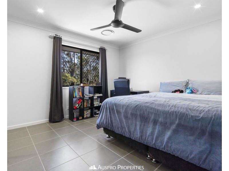 15 Lakeshore Crescent, Willawong QLD 4110