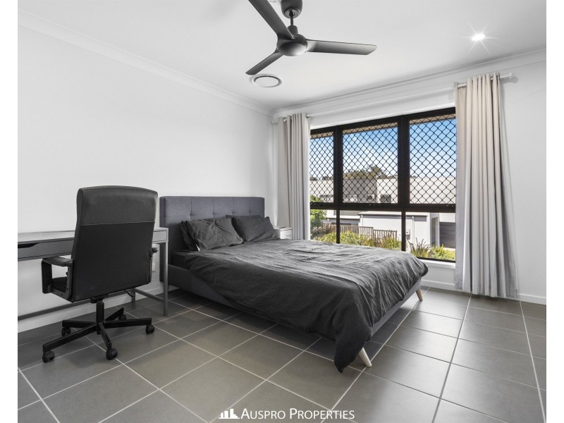 15 Lakeshore Crescent, Willawong QLD 4110