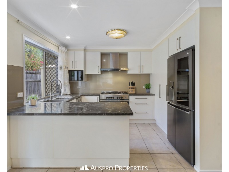 18 Vaucluse Place, Mansfield QLD 4122