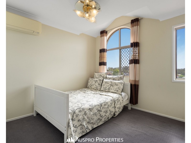 18 Vaucluse Place, Mansfield QLD 4122