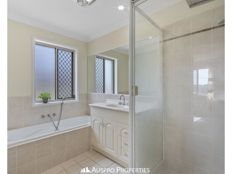 18 Vaucluse Place, Mansfield QLD 4122